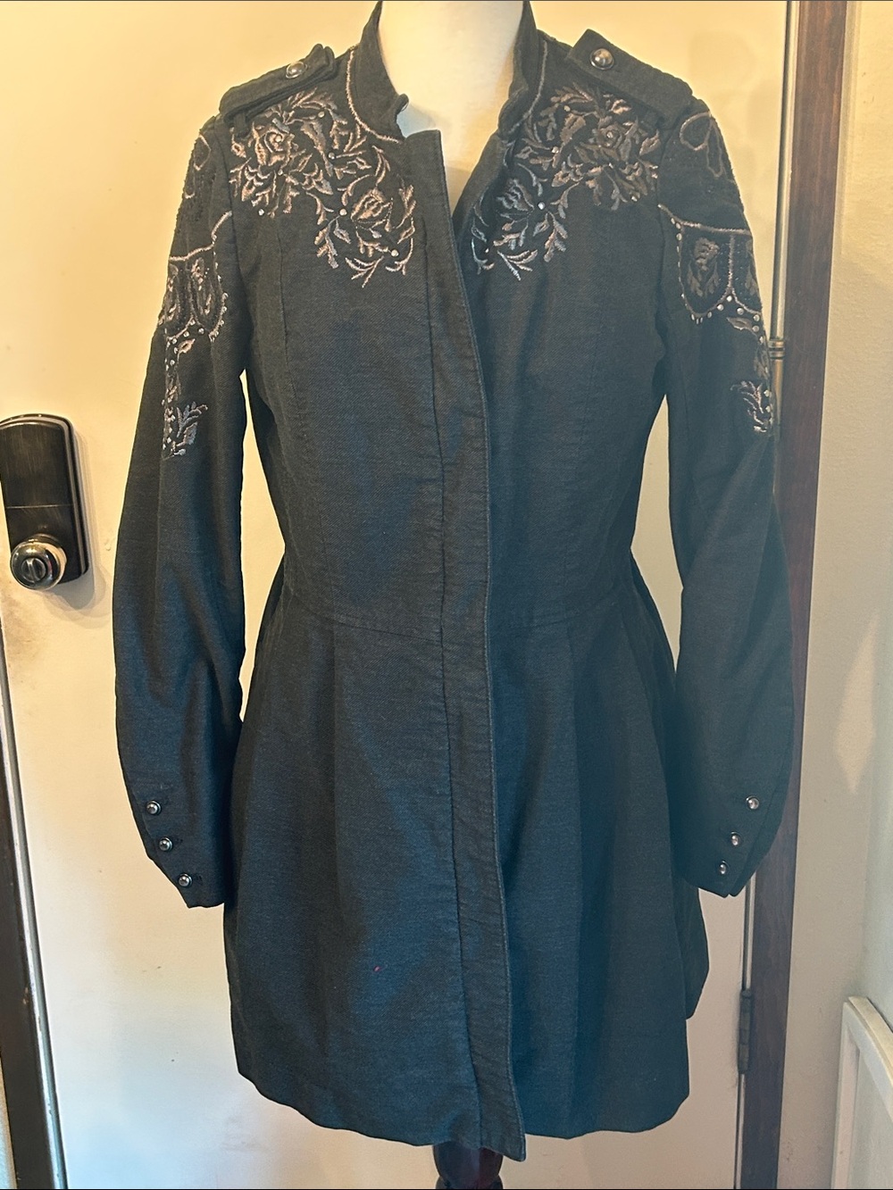 FREE PEOPLE CHARCOAL SARGENT EMBROIDERED MILLITARY KATNISS FITTED TRENCH SZ 10